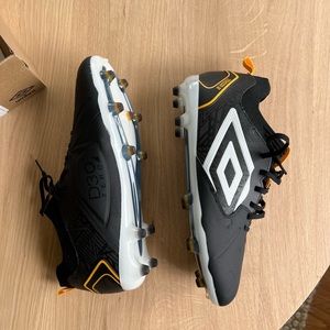 Umbro Tocco II Pro FG Soccer Cleat